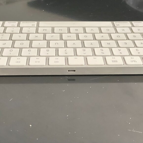 Apple Magic Keyboard - 2nd generation - Bluetooth Wireless - A1644 - Picture 7 of 9